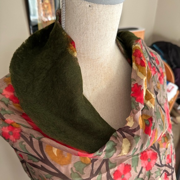 Beautiful silk and felt wrap, scarf, new - Picture 7 of 7